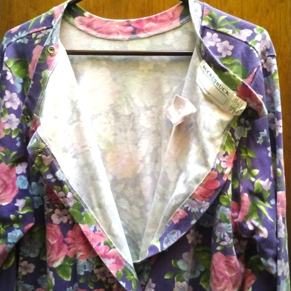 Buck & Buck Printed Wrap Back Top Size XL - Picture 3 of 4